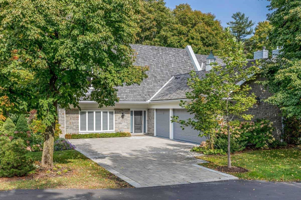 445 Beacon Hall Dr, Aurora