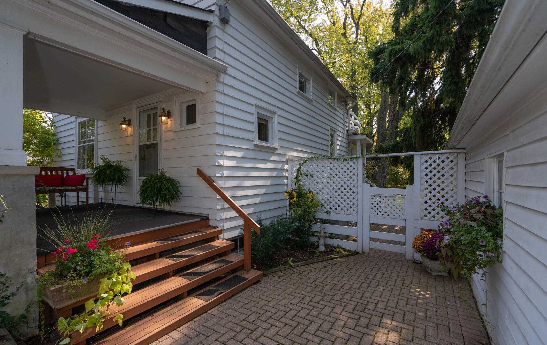 33 Colborne St