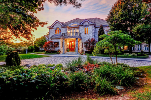 728 Woodland Acres Cres, Vaughan