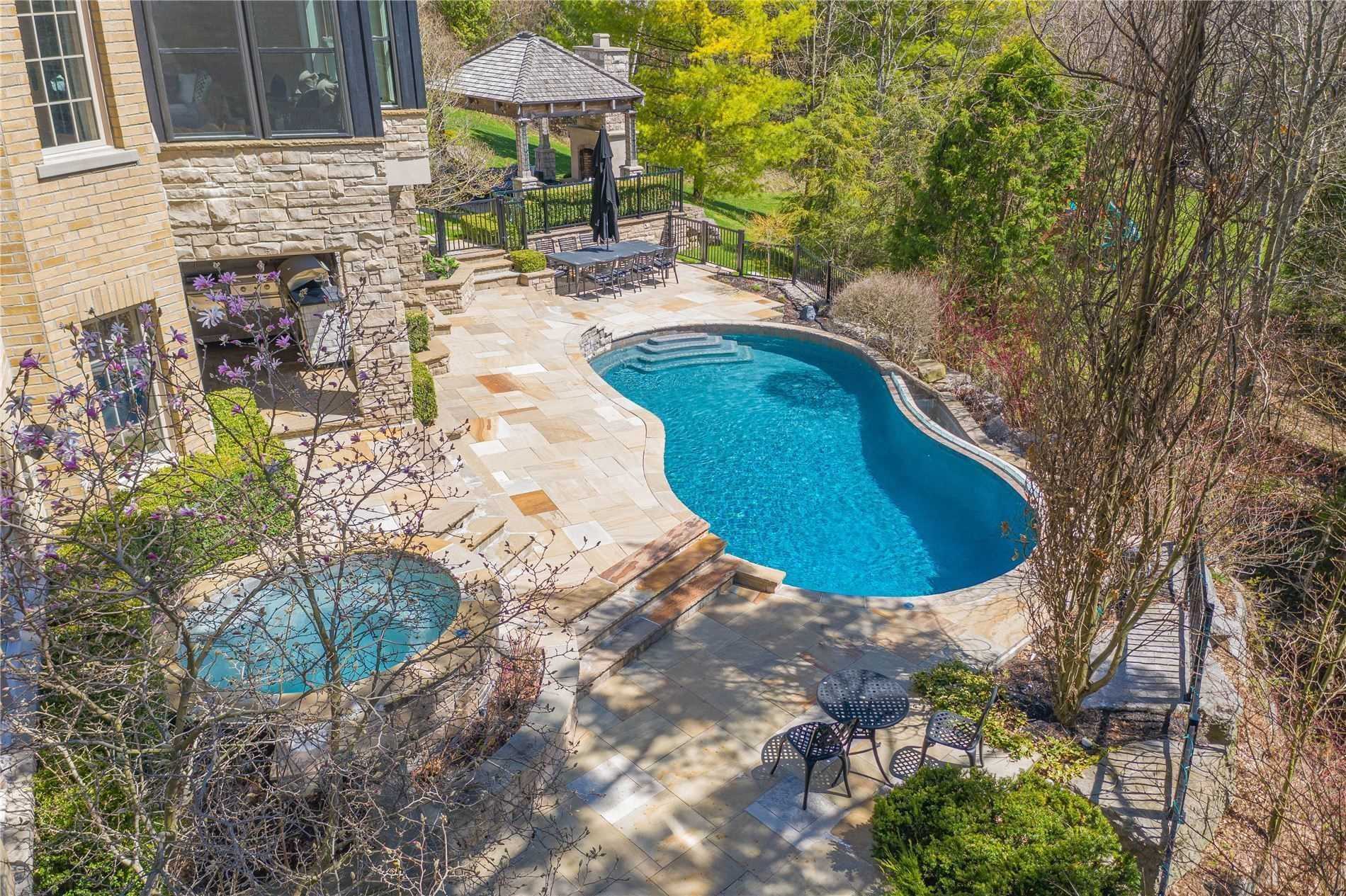 15 Earl Cook Dr