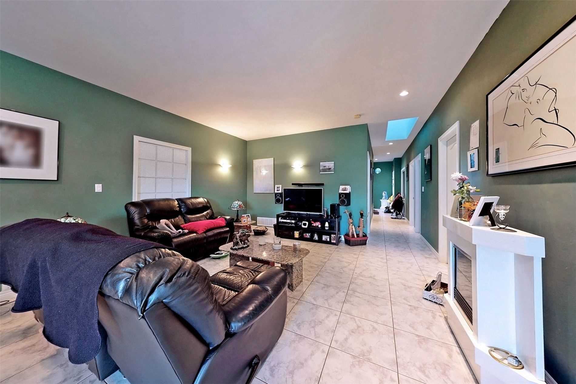 13076 Keele St