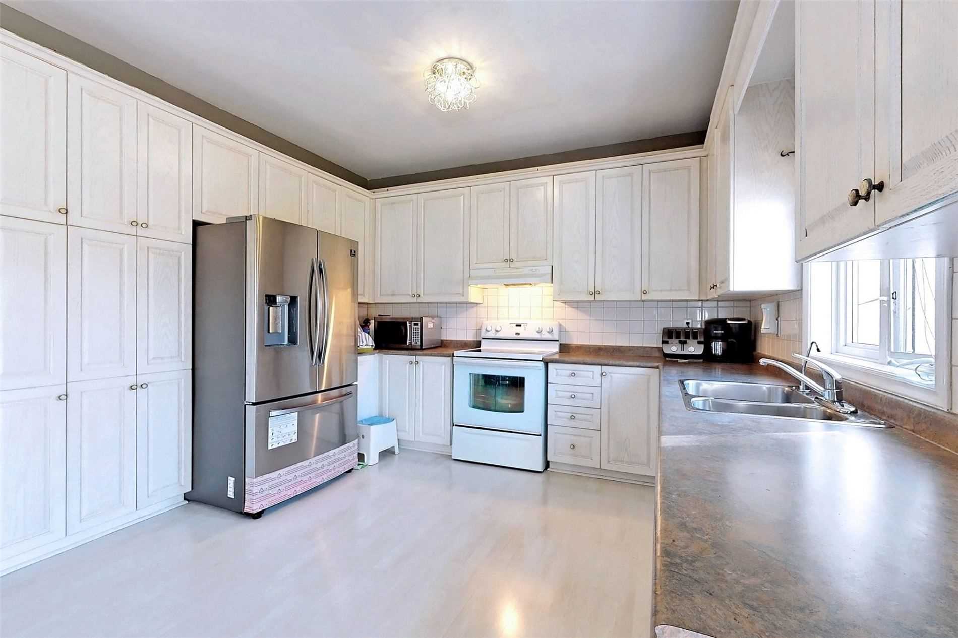 13076 Keele St