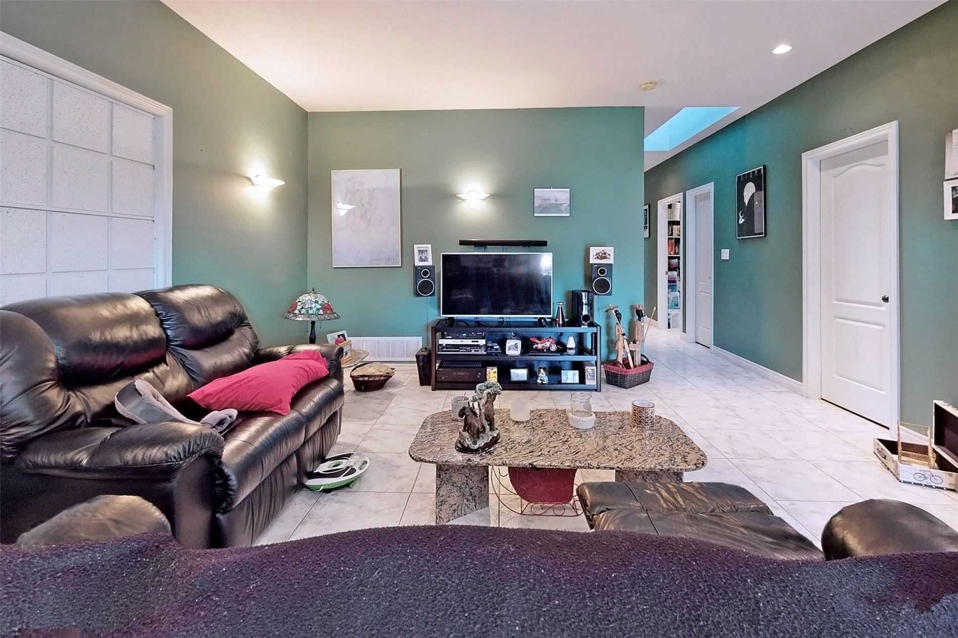 13076 Keele St