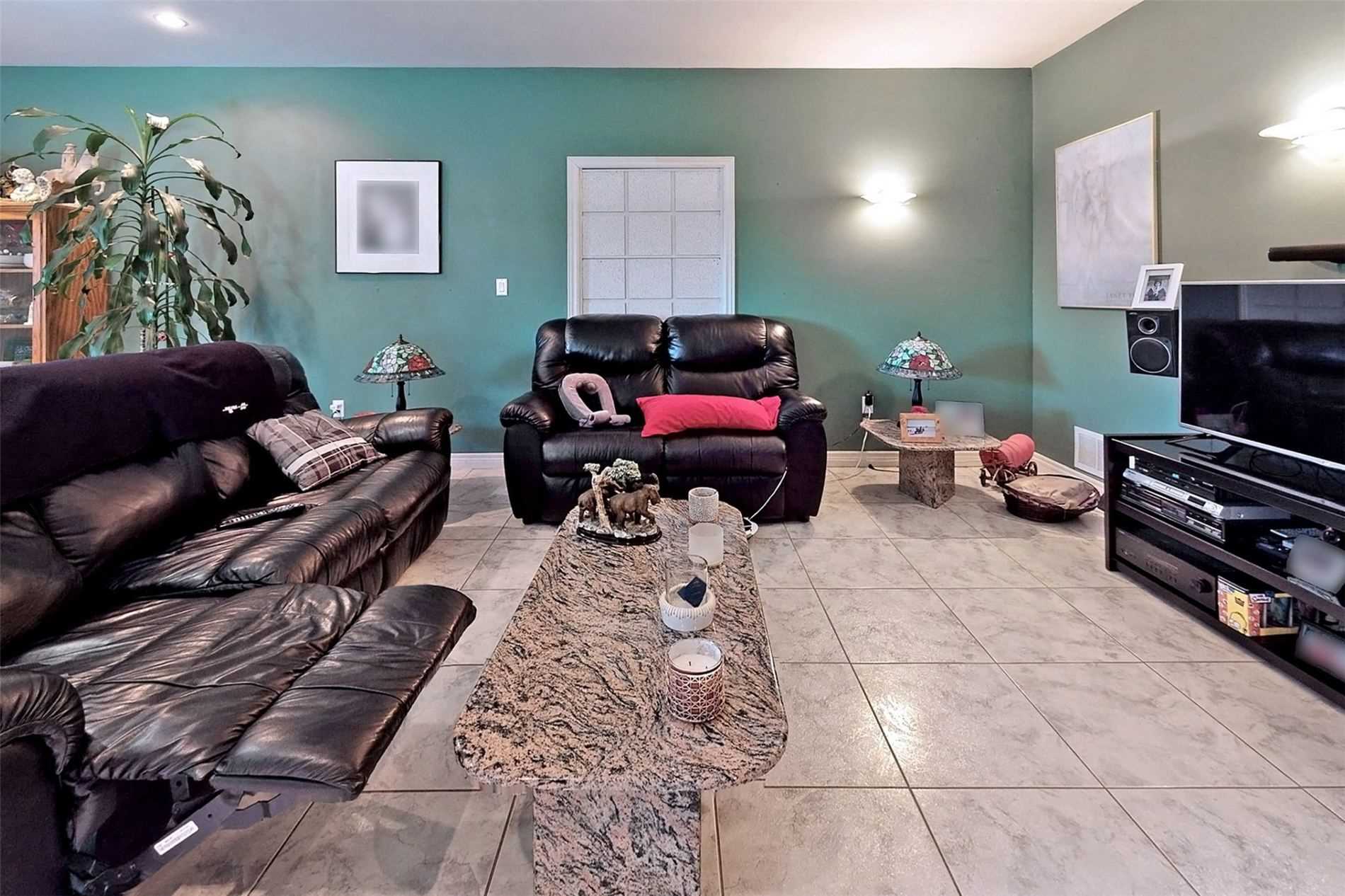 13076 Keele St