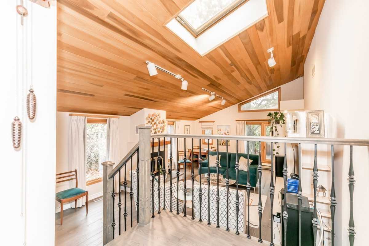 35 Sanderson Cres
