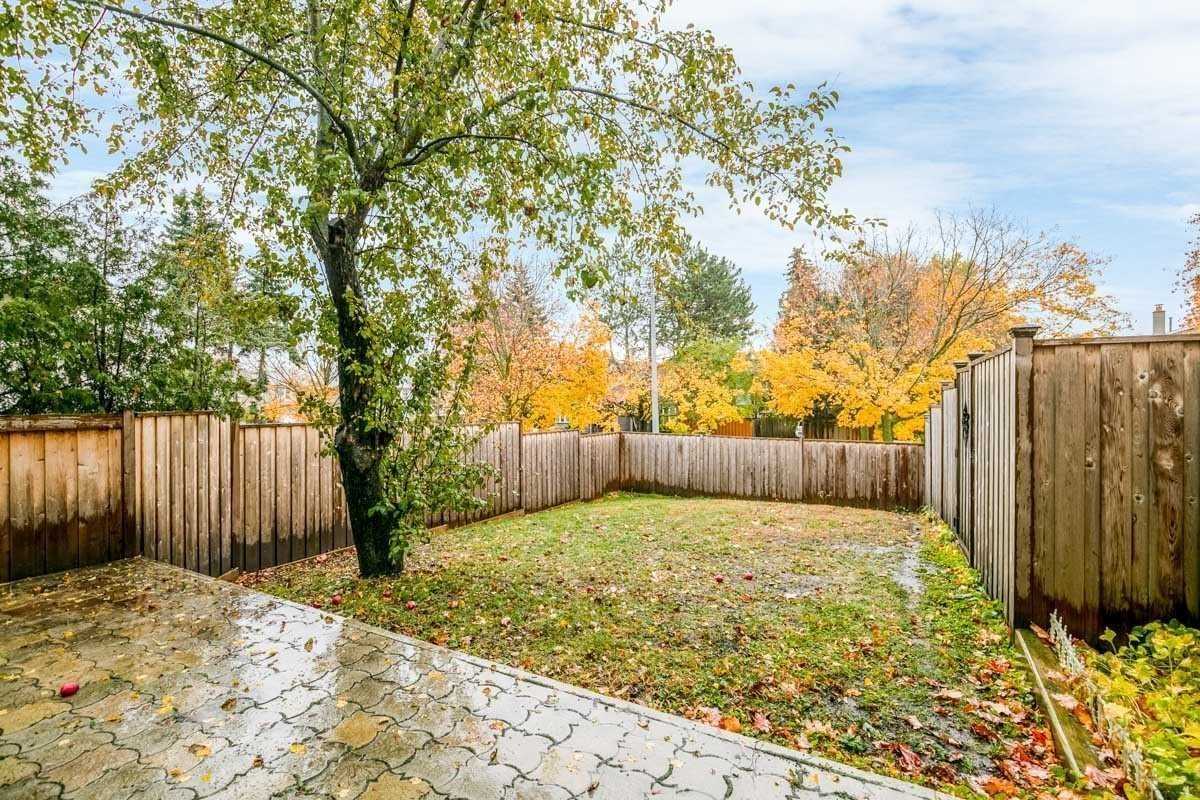 35 Sanderson Cres