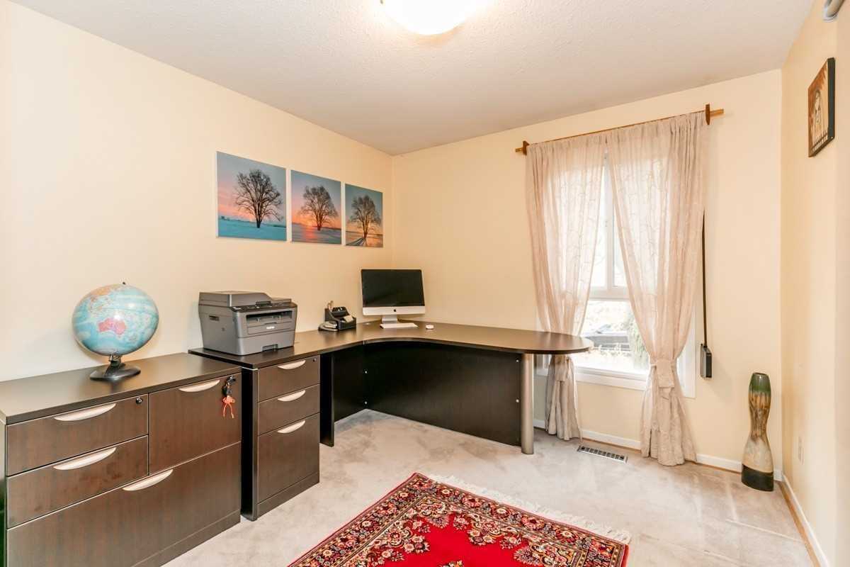 35 Sanderson Cres