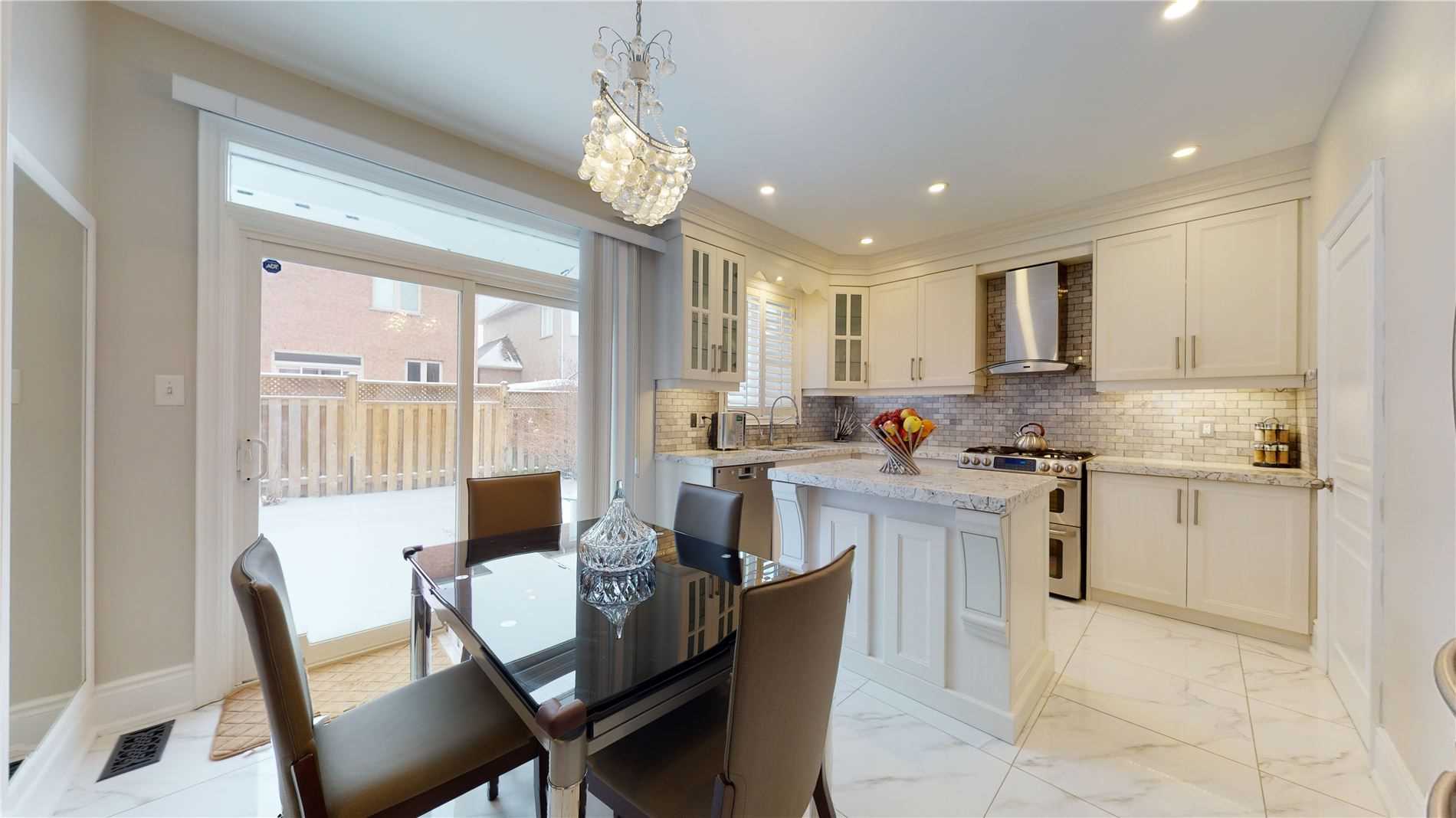 7 Grand Oak Dr
