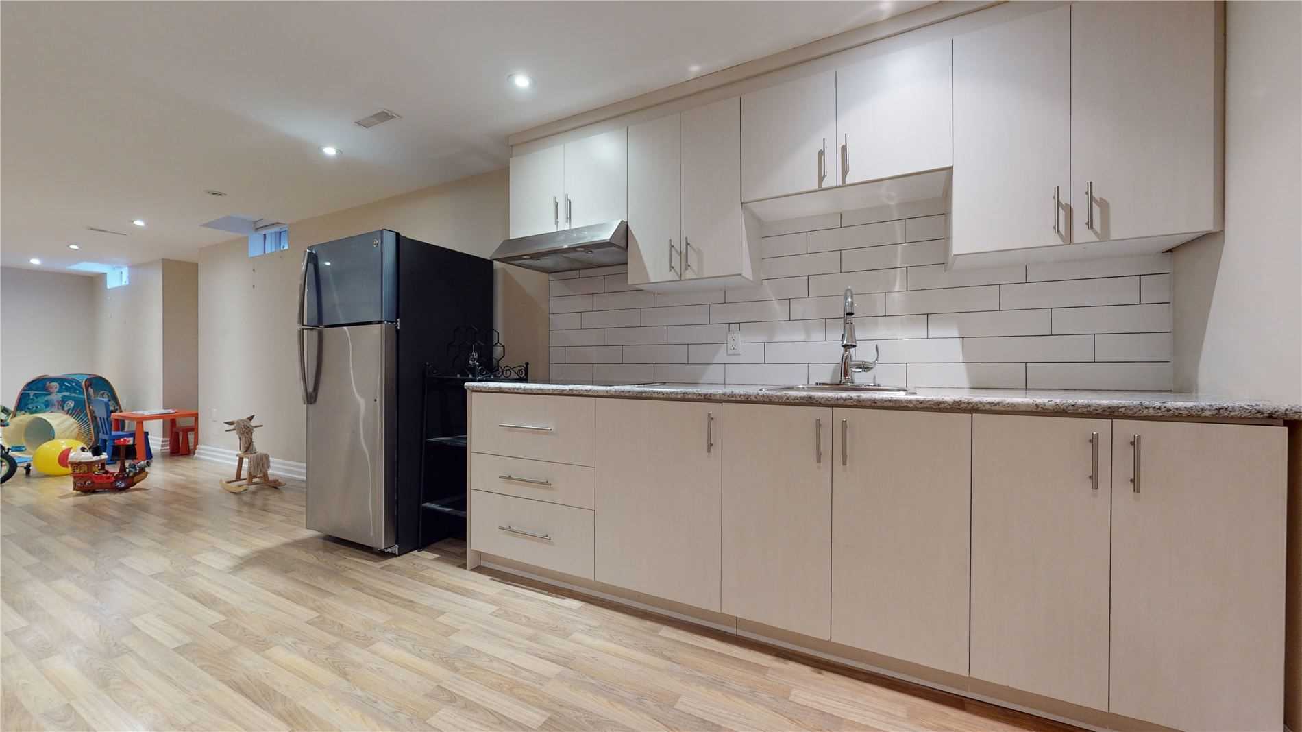 7 Grand Oak Dr