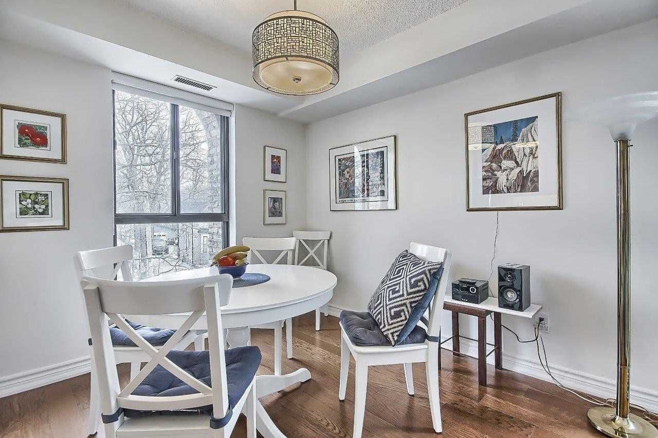 15390 Yonge St, #401