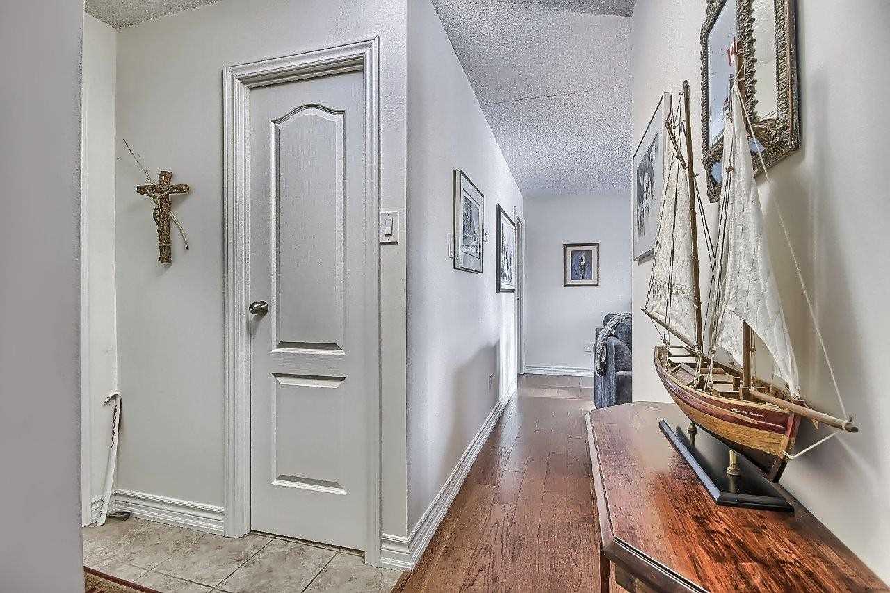 15390 Yonge St, #401