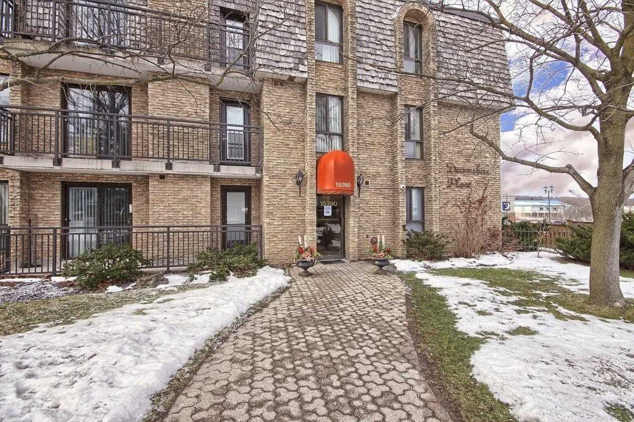 15390 Yonge St, #401