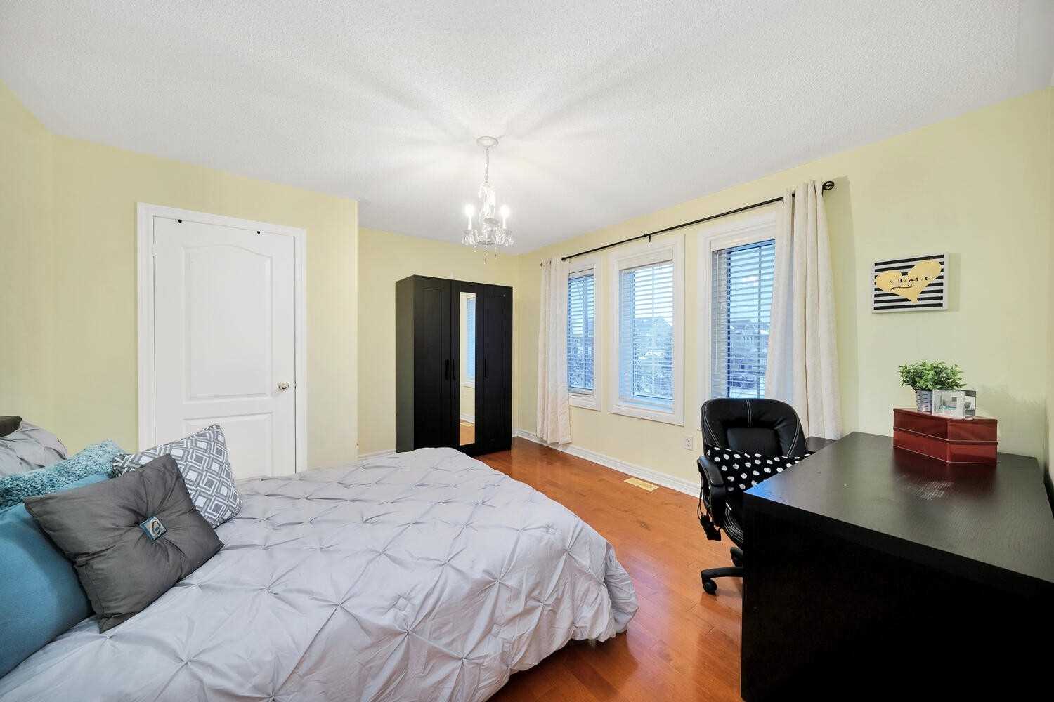 118 Crown Cres