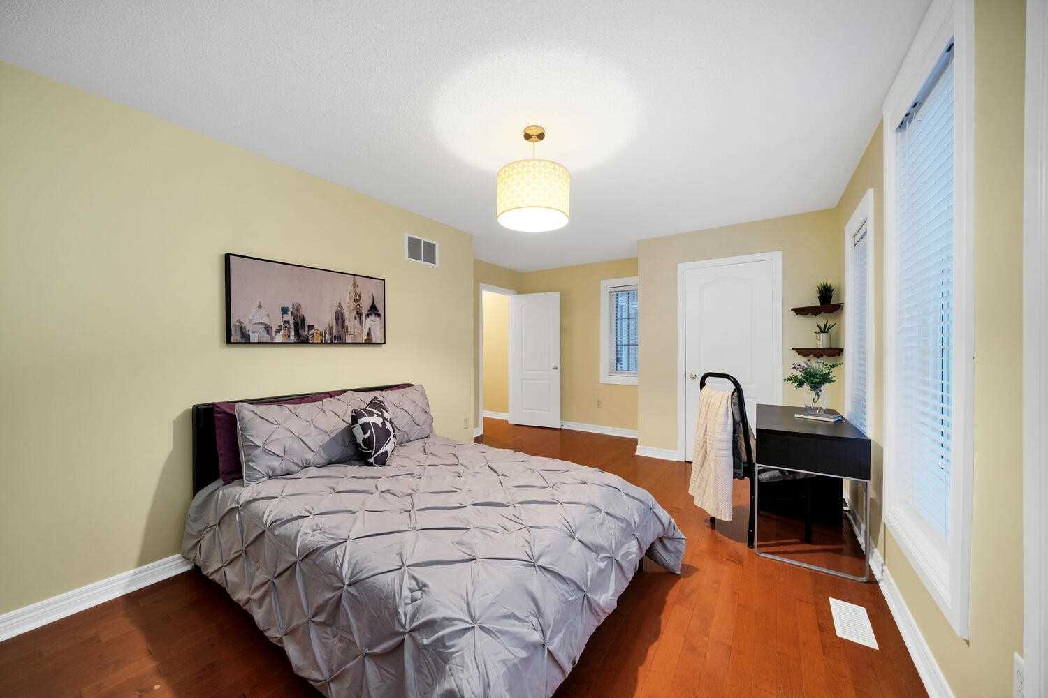 118 Crown Cres