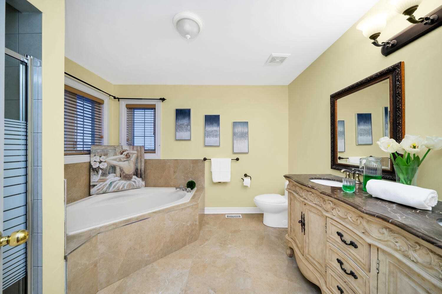 118 Crown Cres