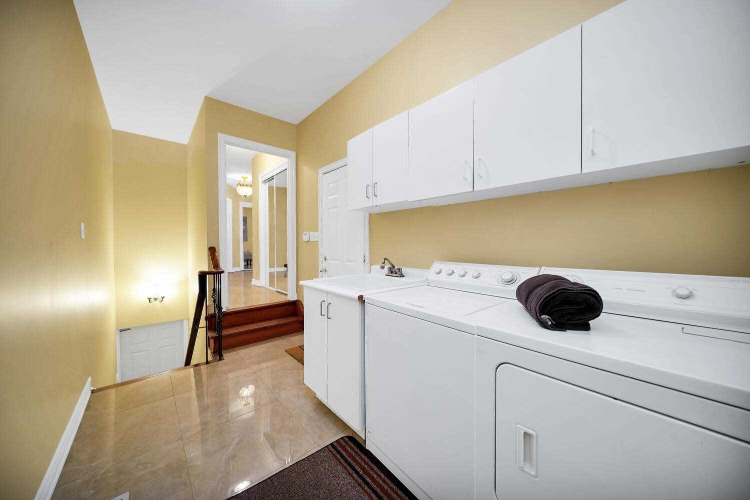 118 Crown Cres