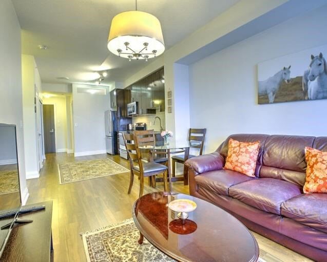 7161 Yonge St, #1027