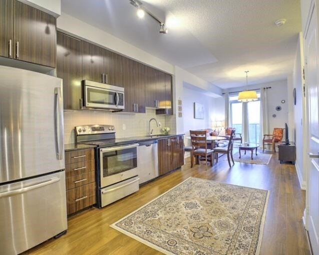 7161 Yonge St, #1027