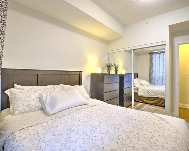 7161 Yonge St, #1027