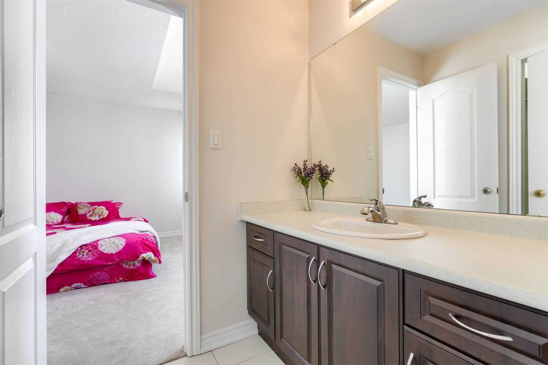 136 Noble Dr