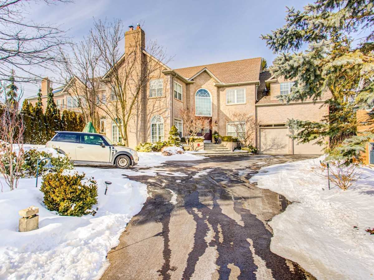 384 Kennedy St W