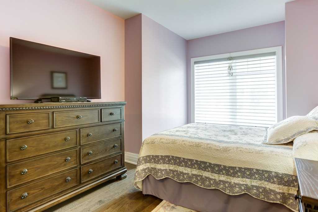 80 Burns Blvd, #235