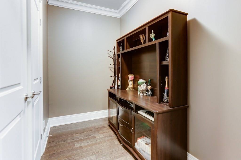 80 Burns Blvd, #235