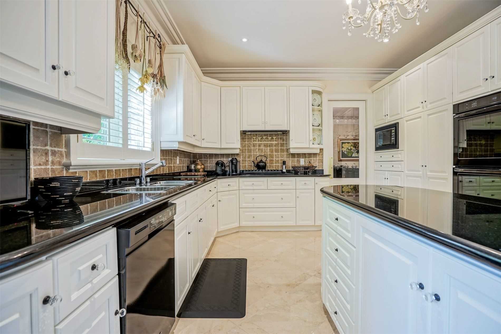 9 Bayview Forest Lane