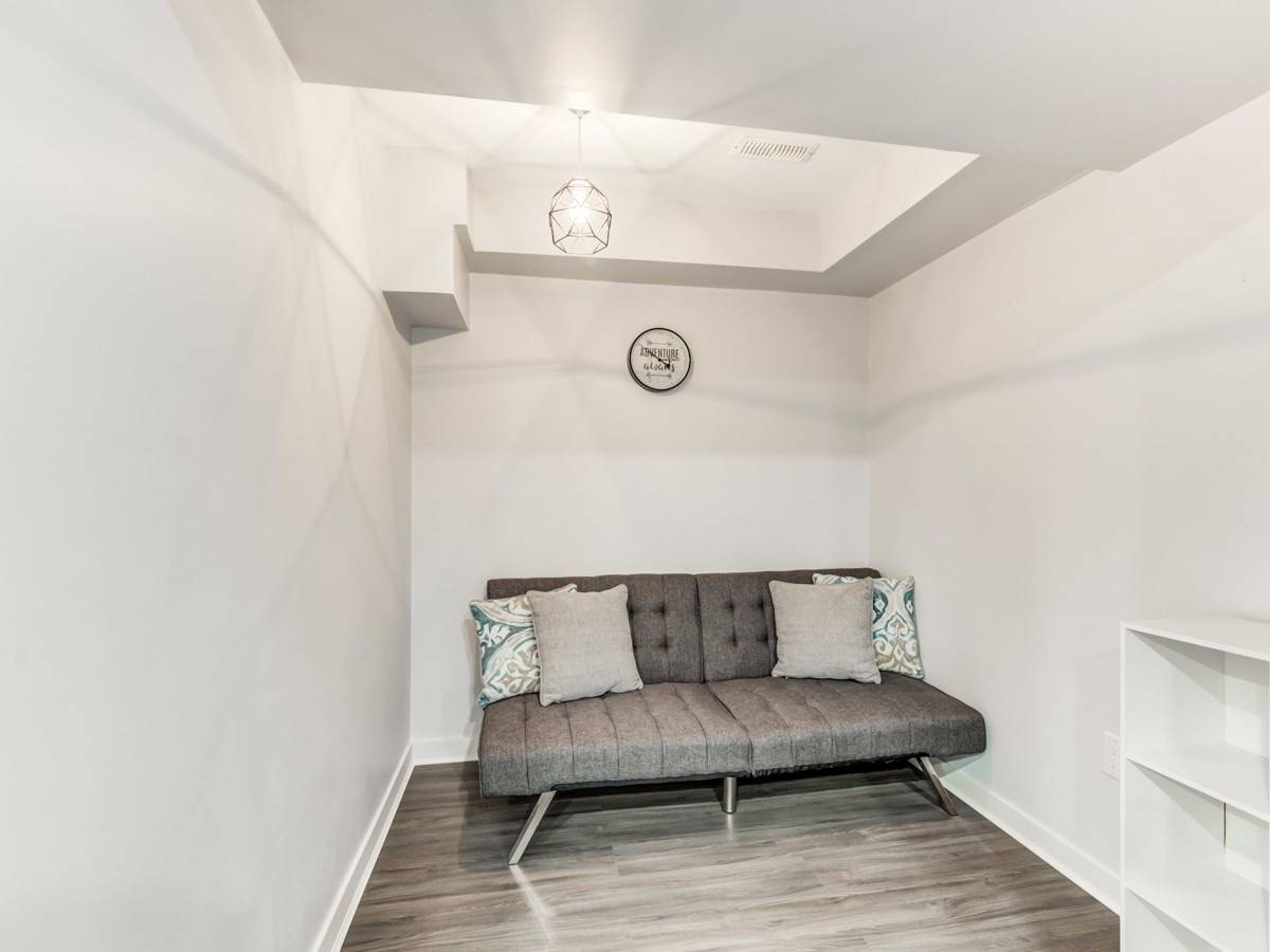 61 Long St