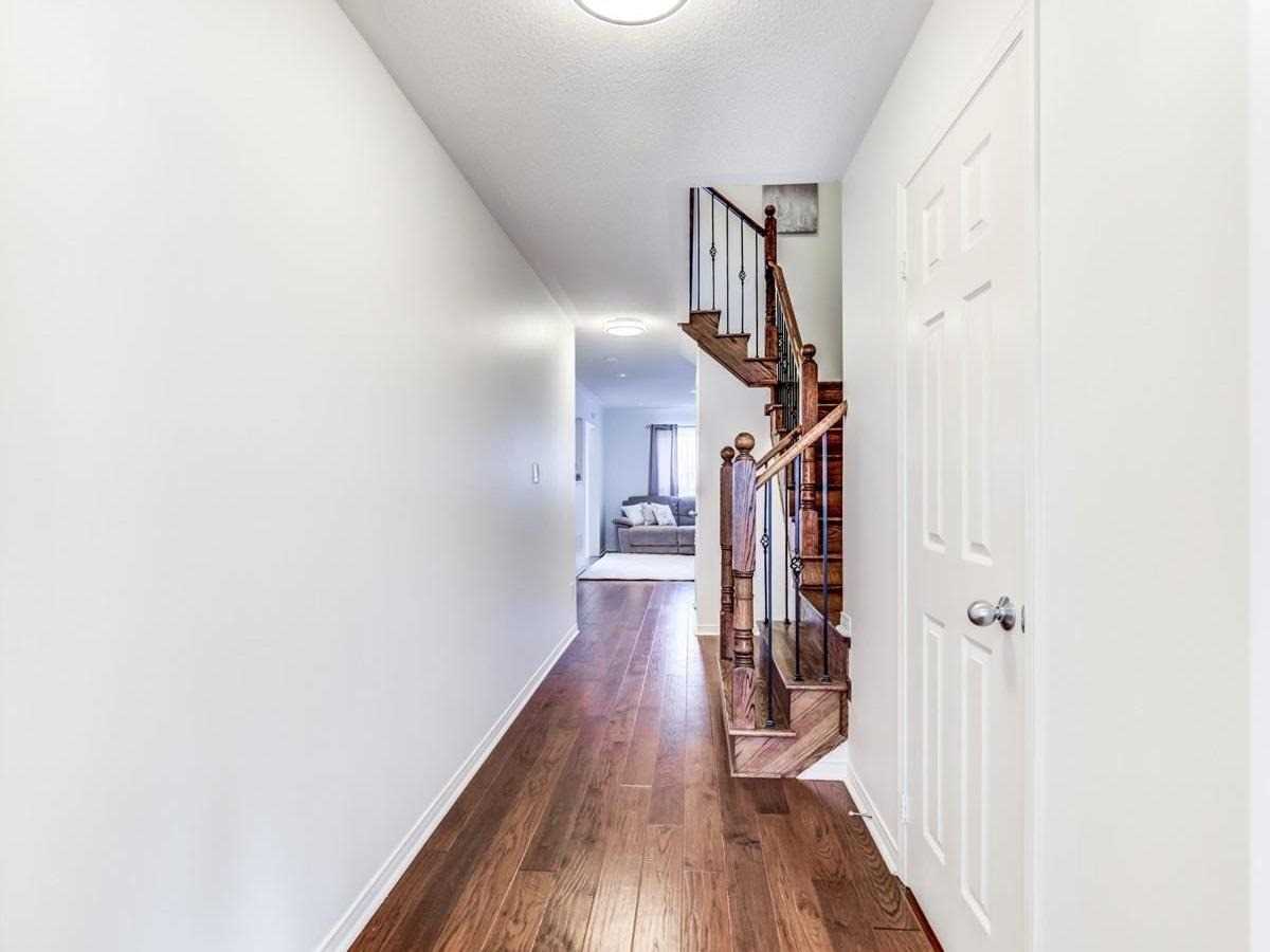 61 Long St