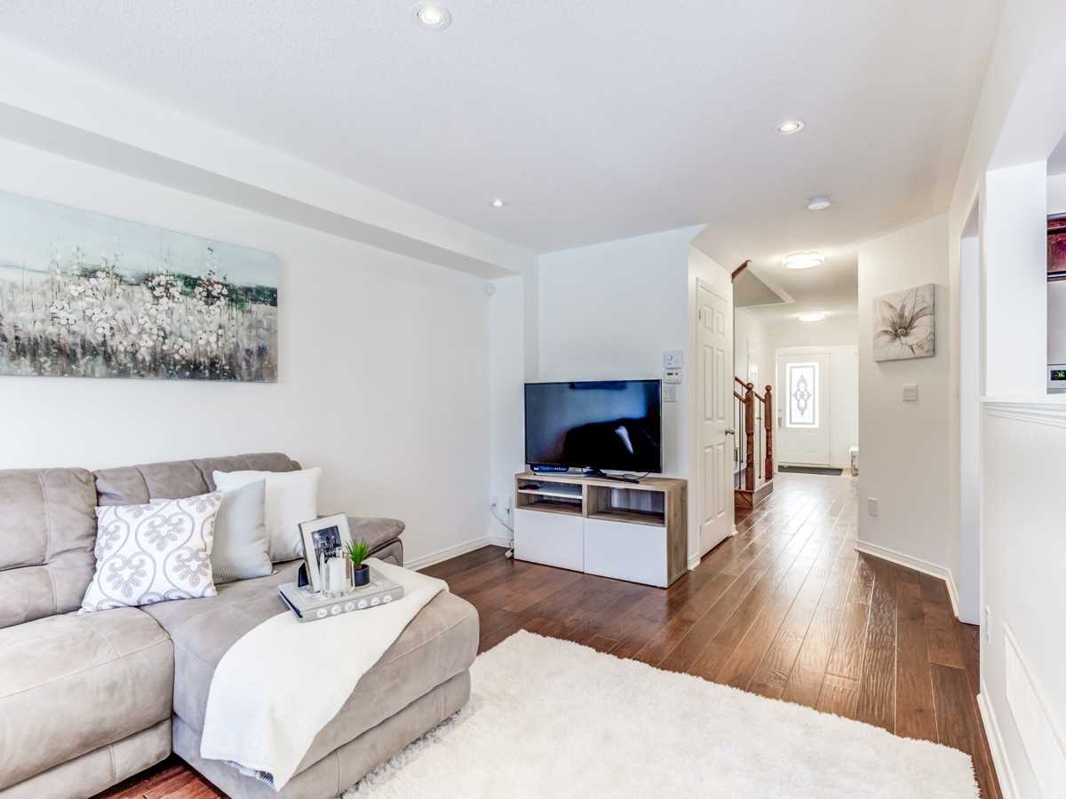 61 Long St