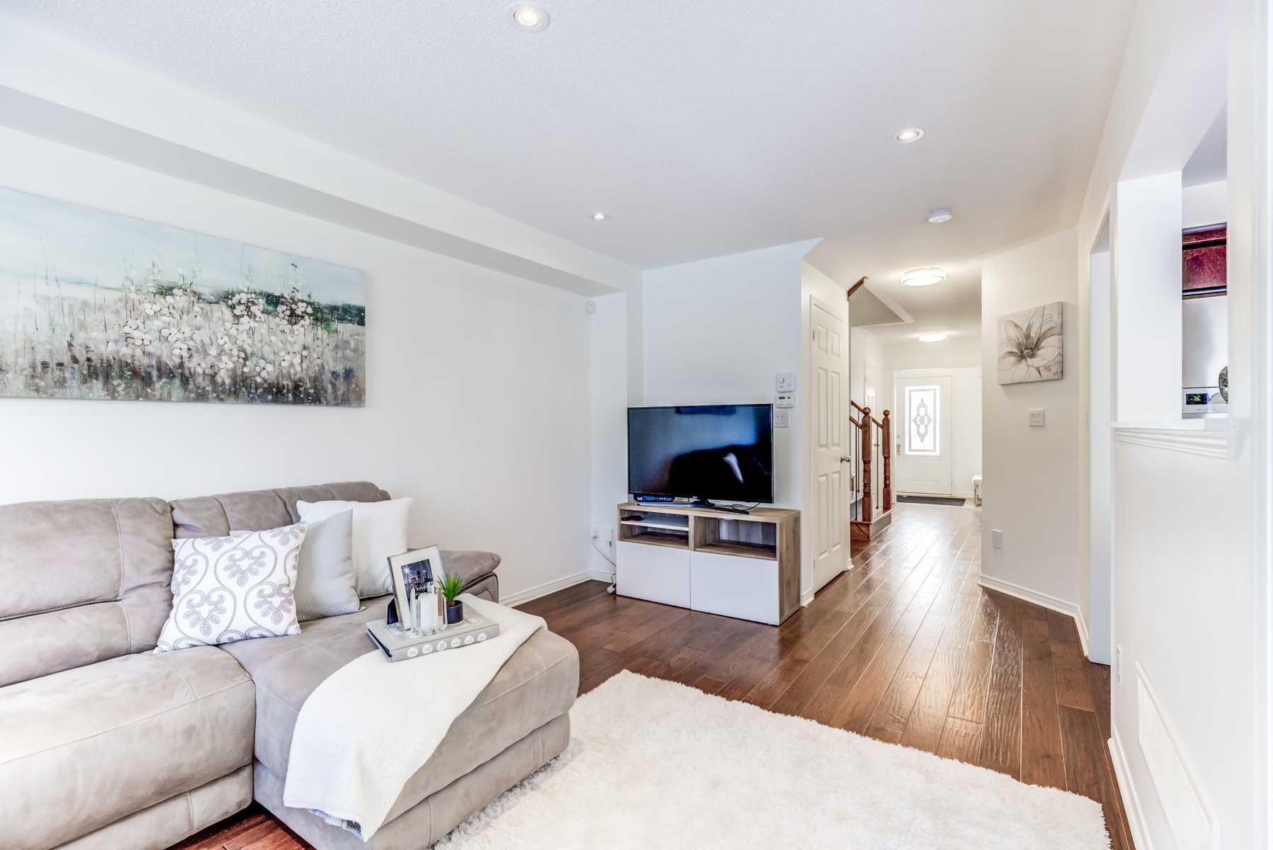 61 Long St