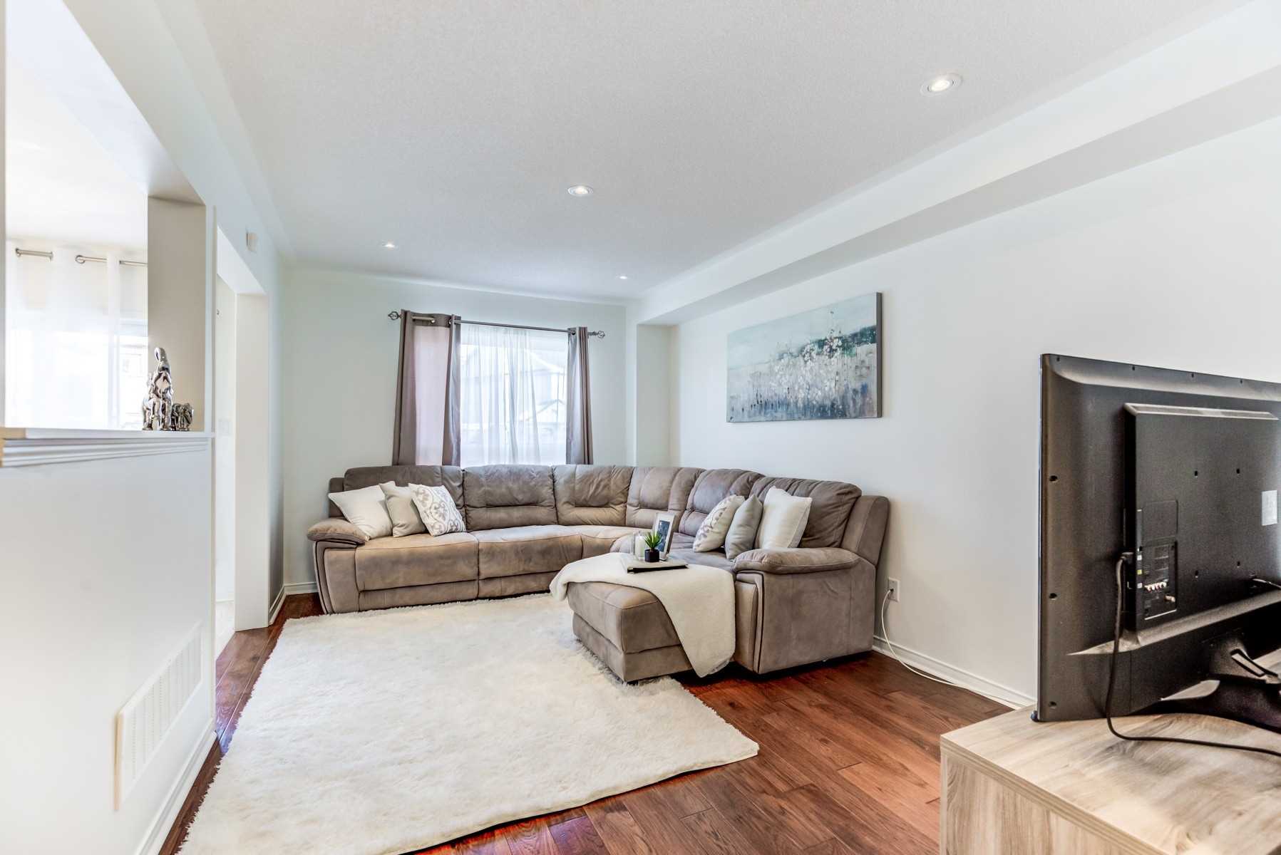 61 Long St