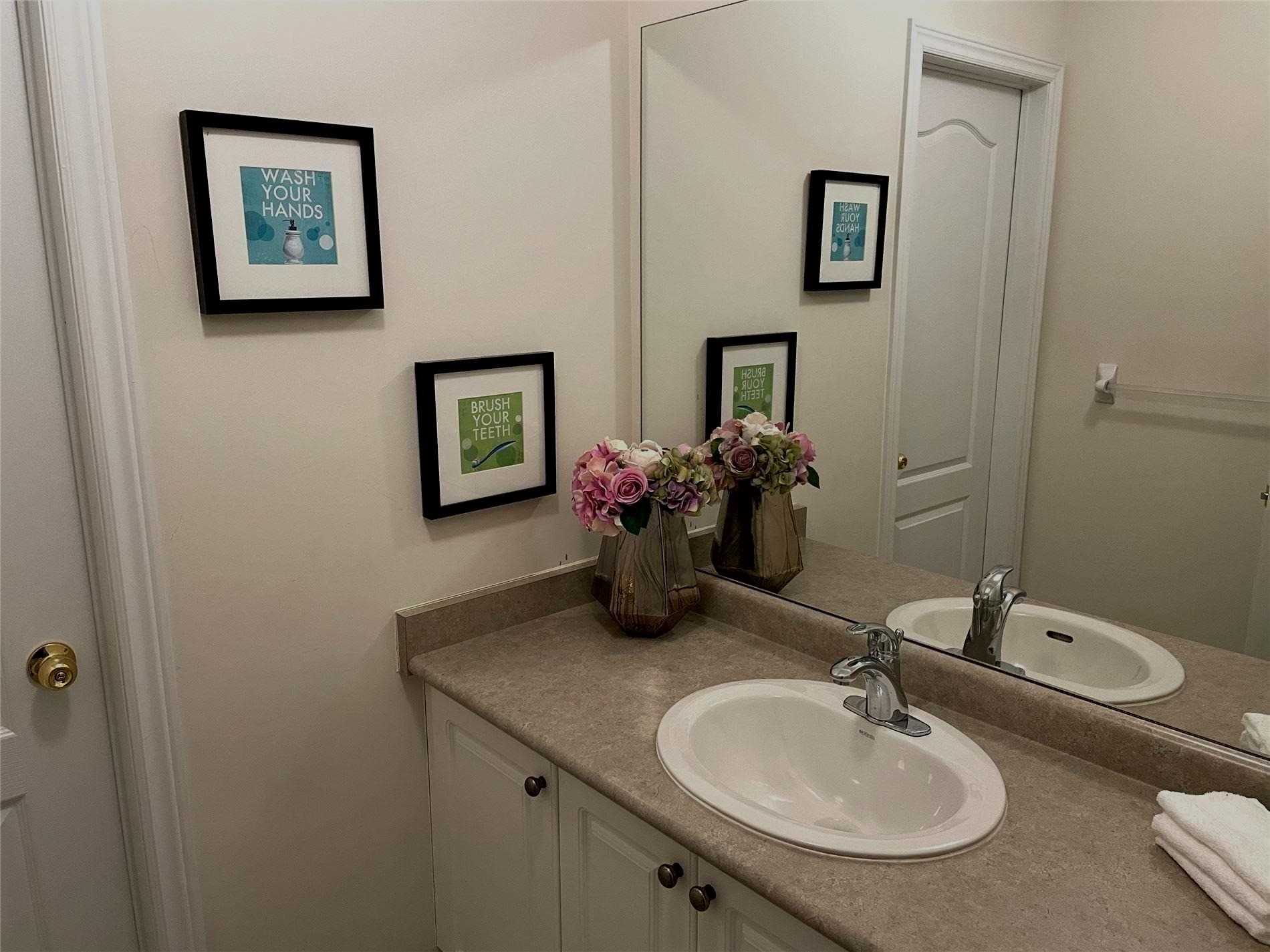 8 Candlewood Crt