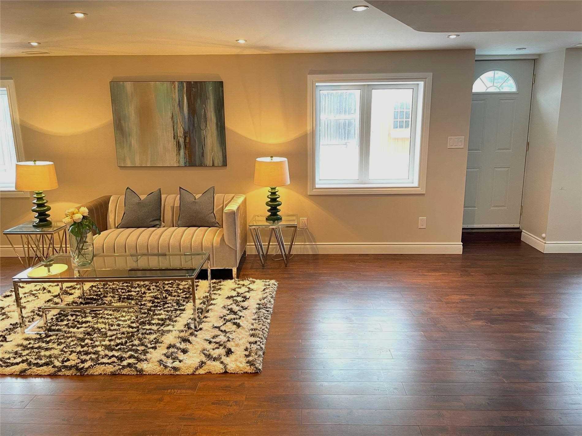 8 Candlewood Crt