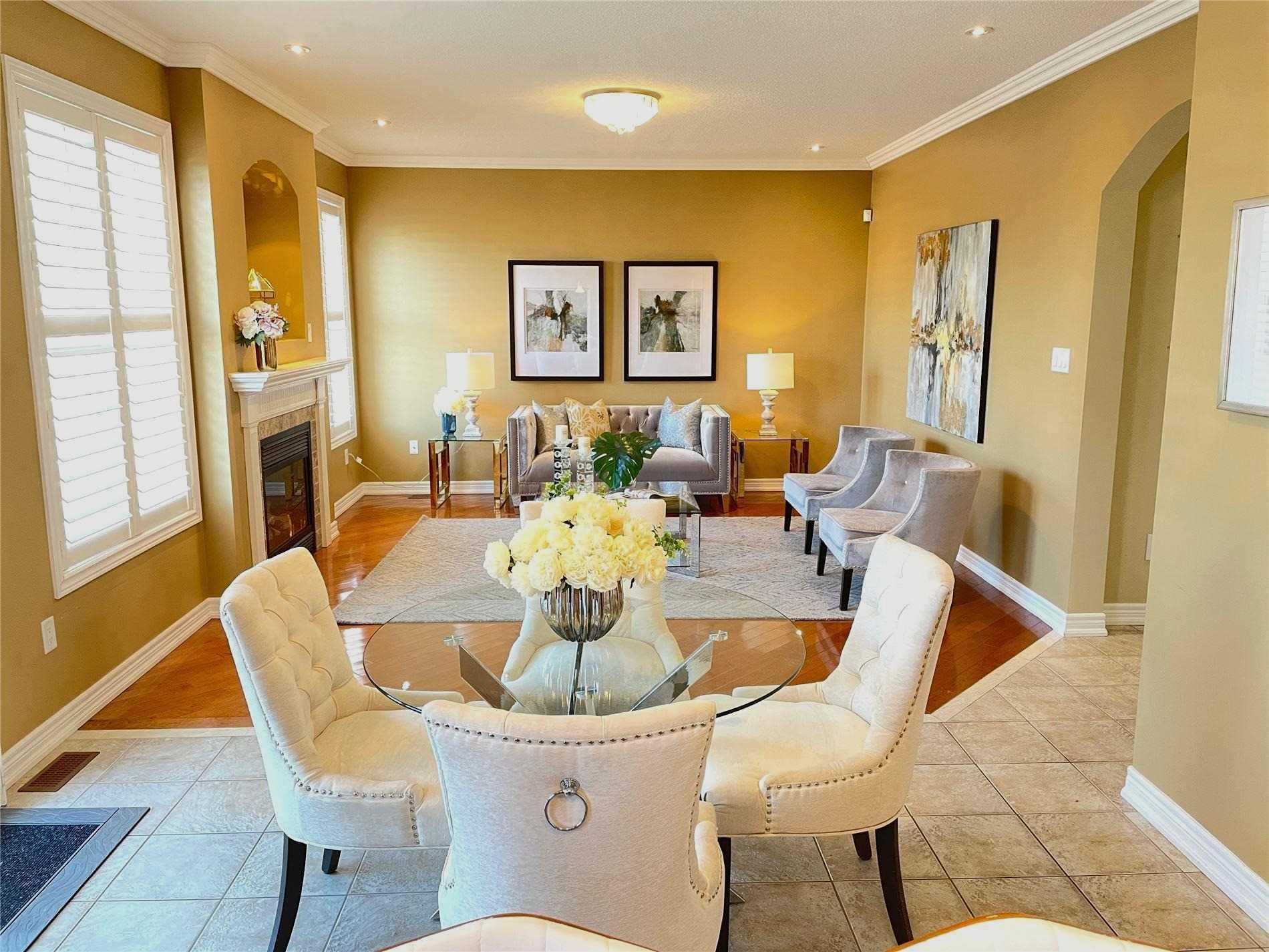 8 Candlewood Crt