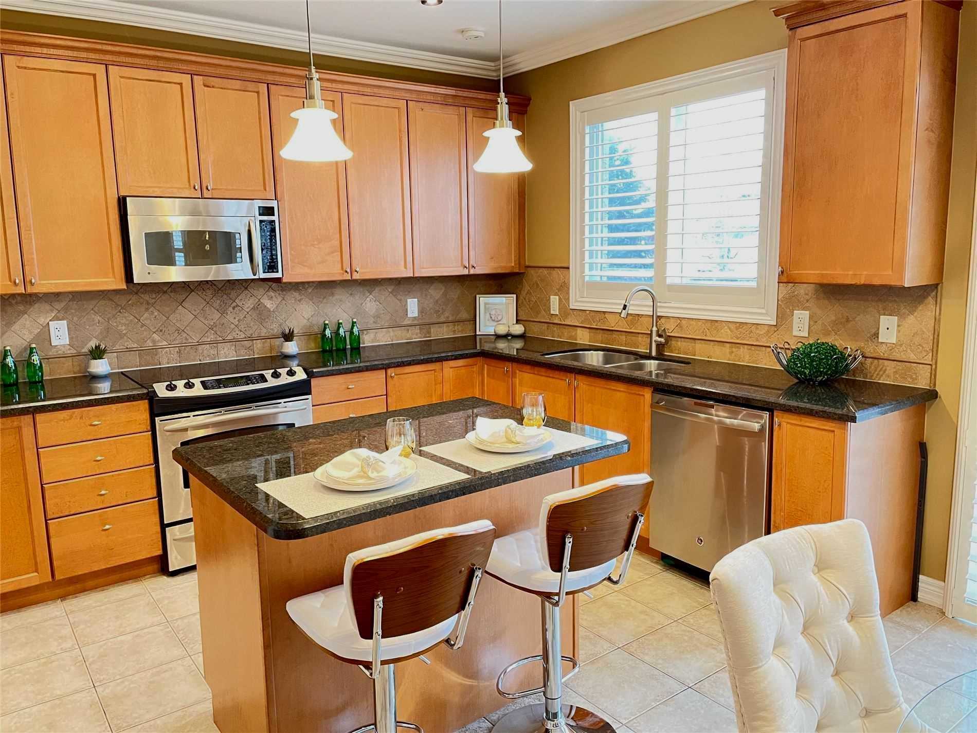 8 Candlewood Crt