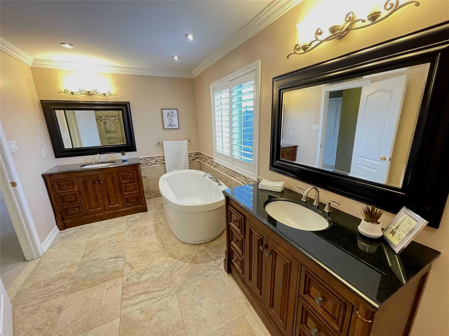 8 Candlewood Crt