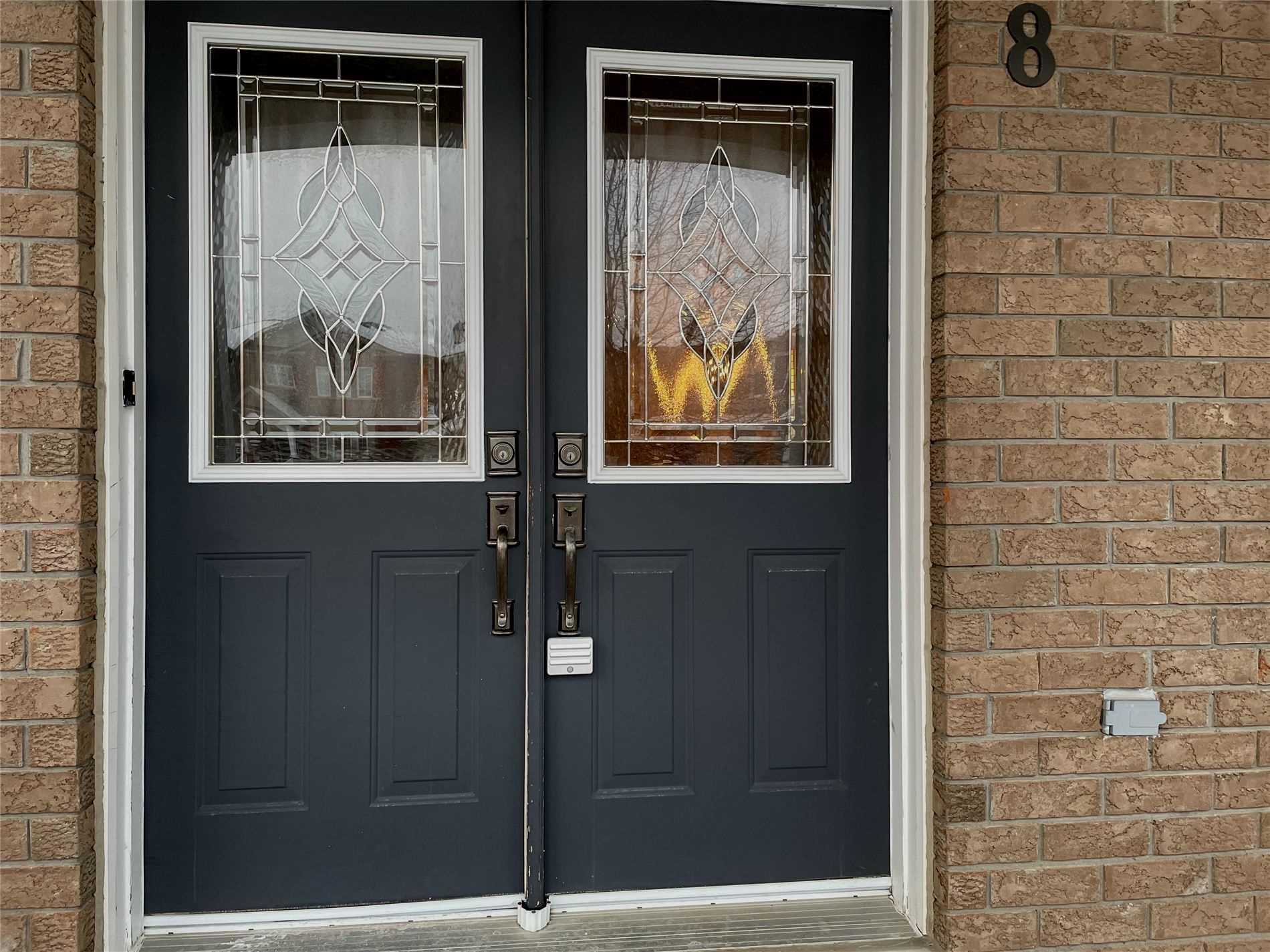 8 Candlewood Crt