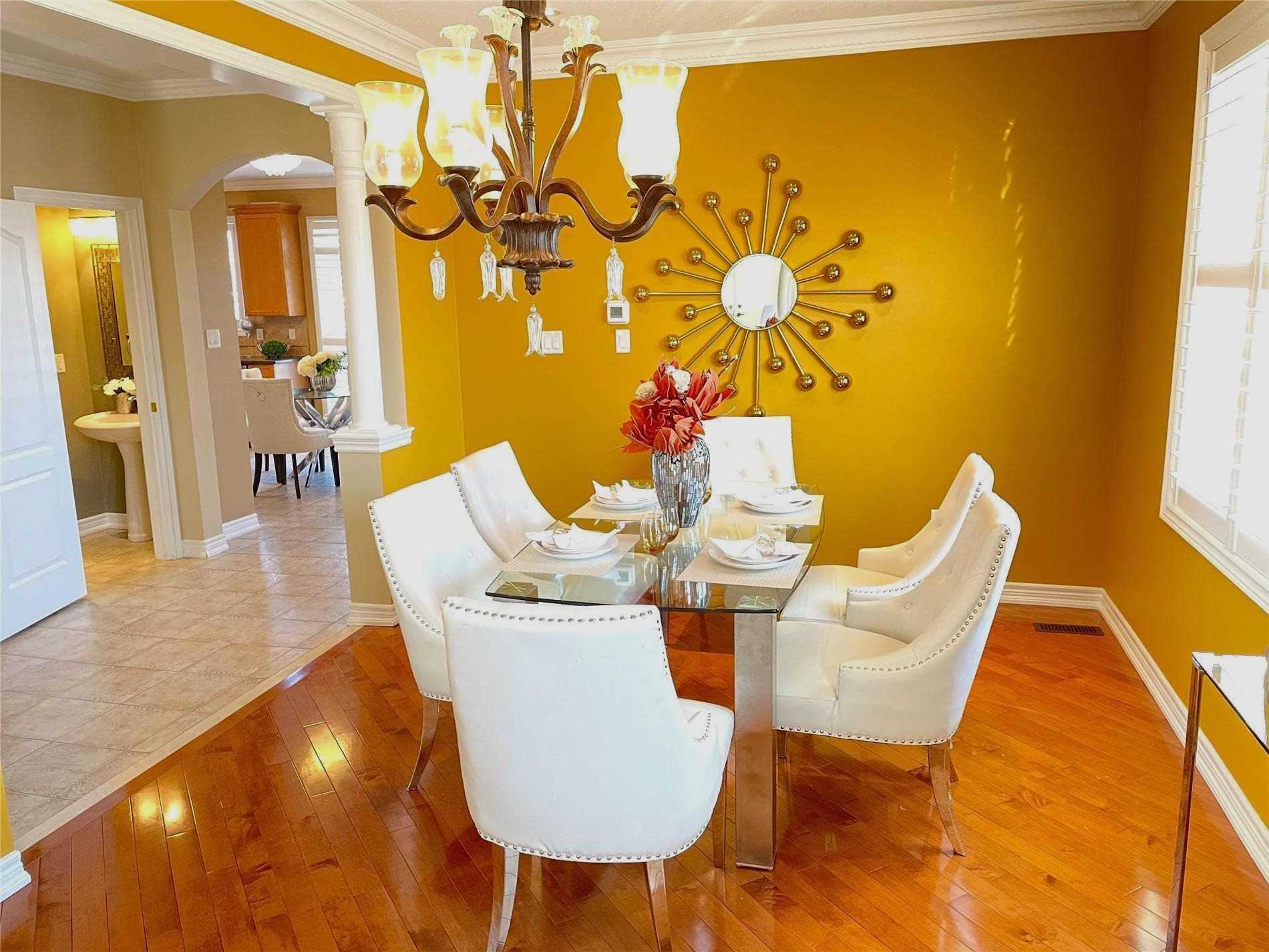 8 Candlewood Crt