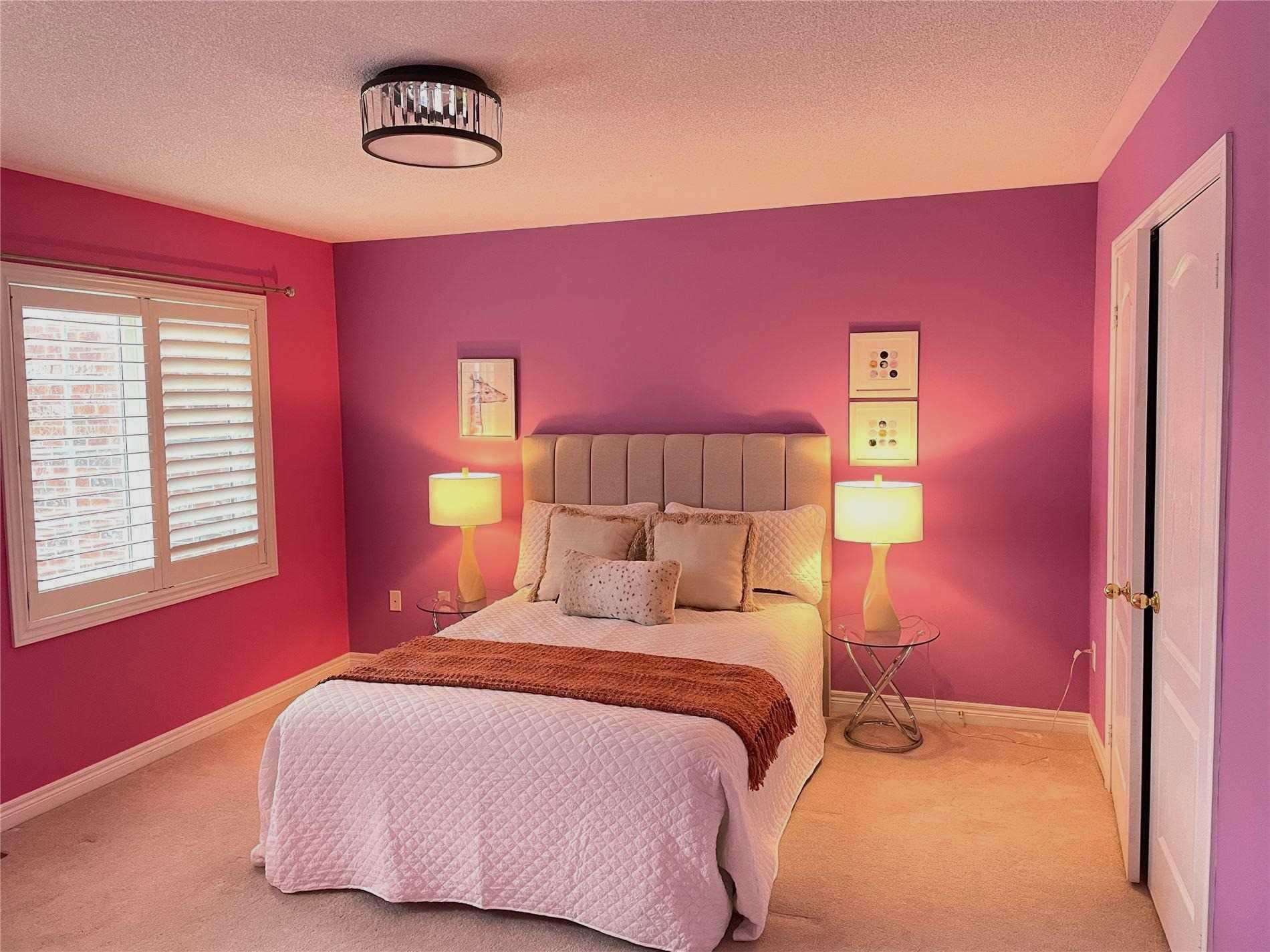8 Candlewood Crt
