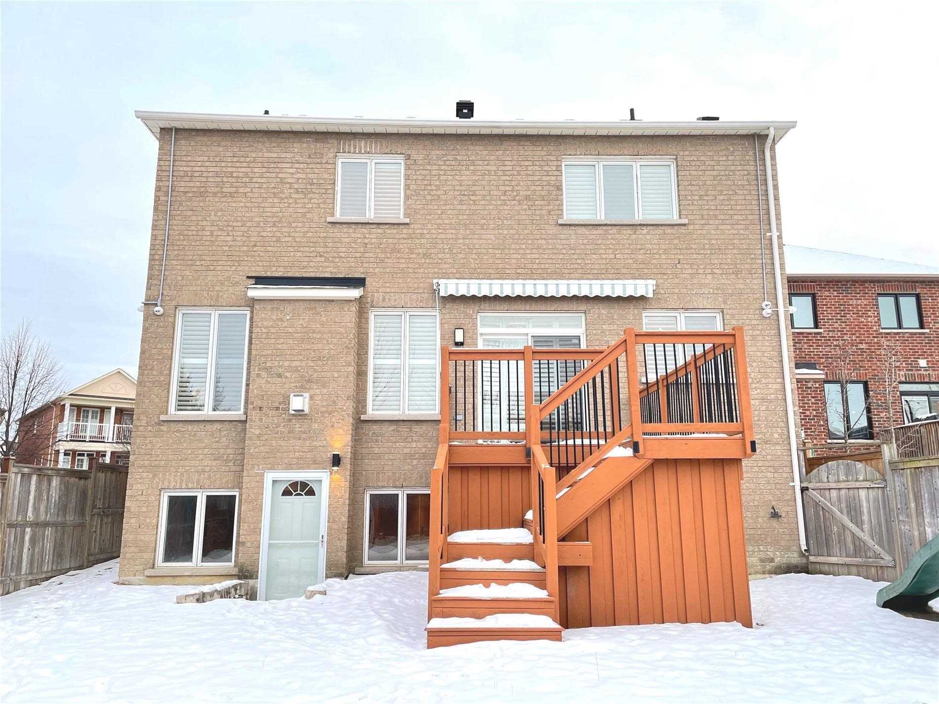 8 Candlewood Crt