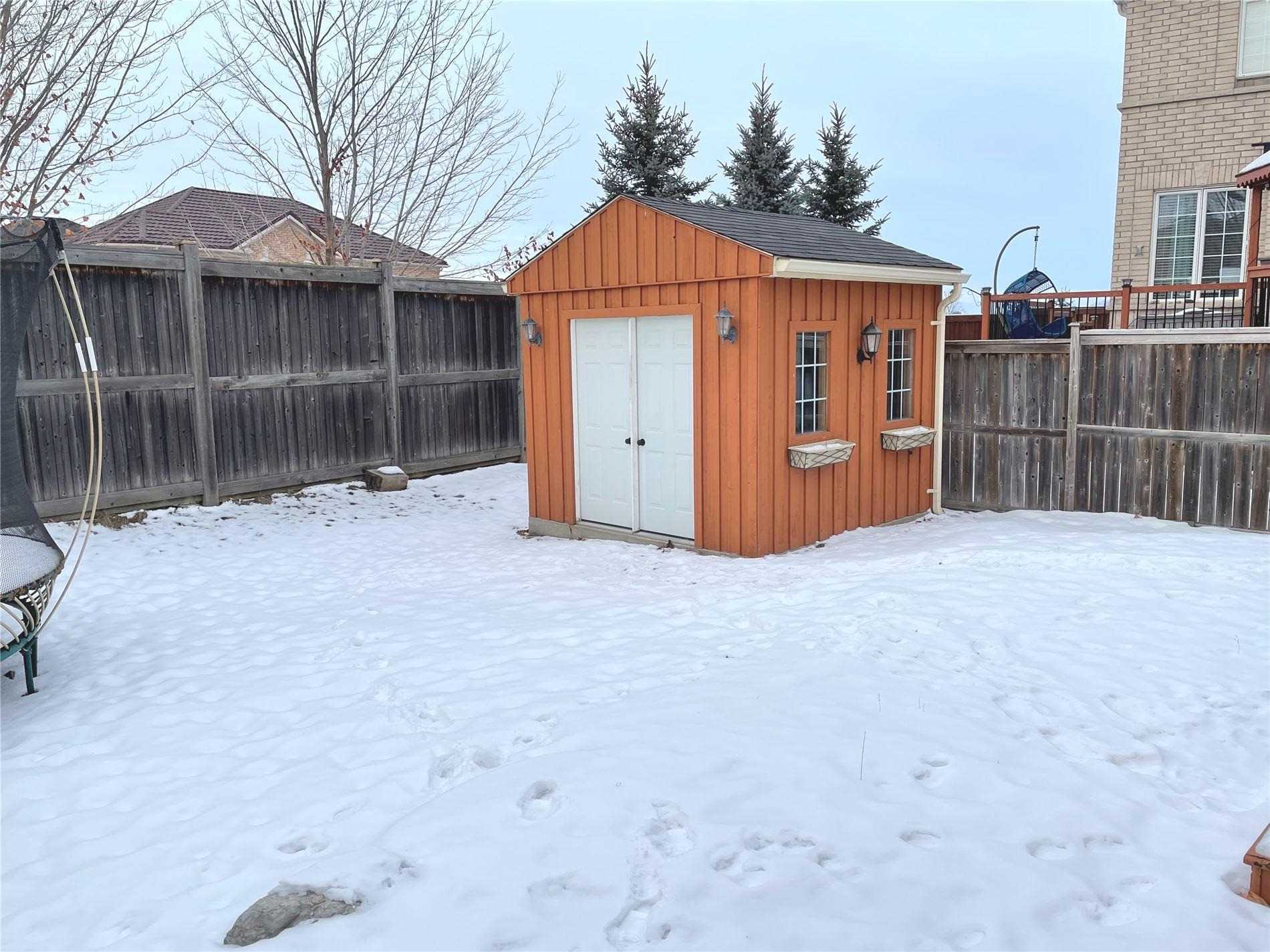 8 Candlewood Crt