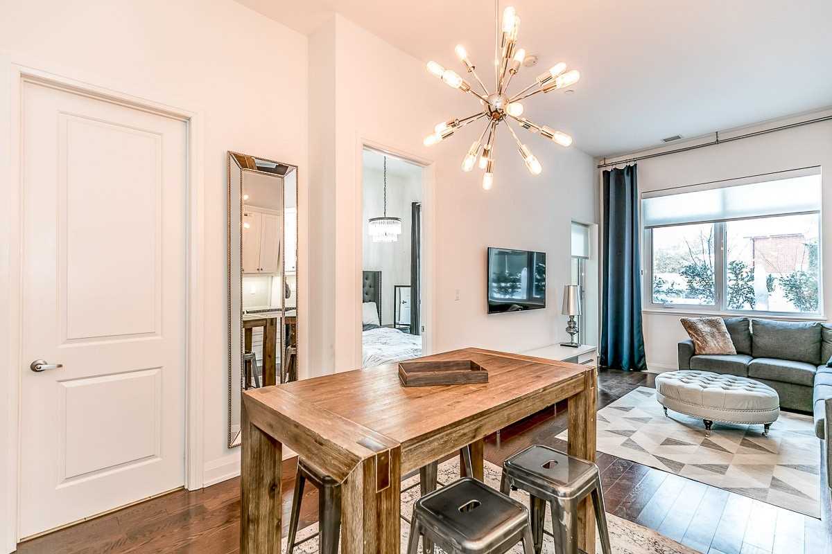 15277 Yonge St, #201