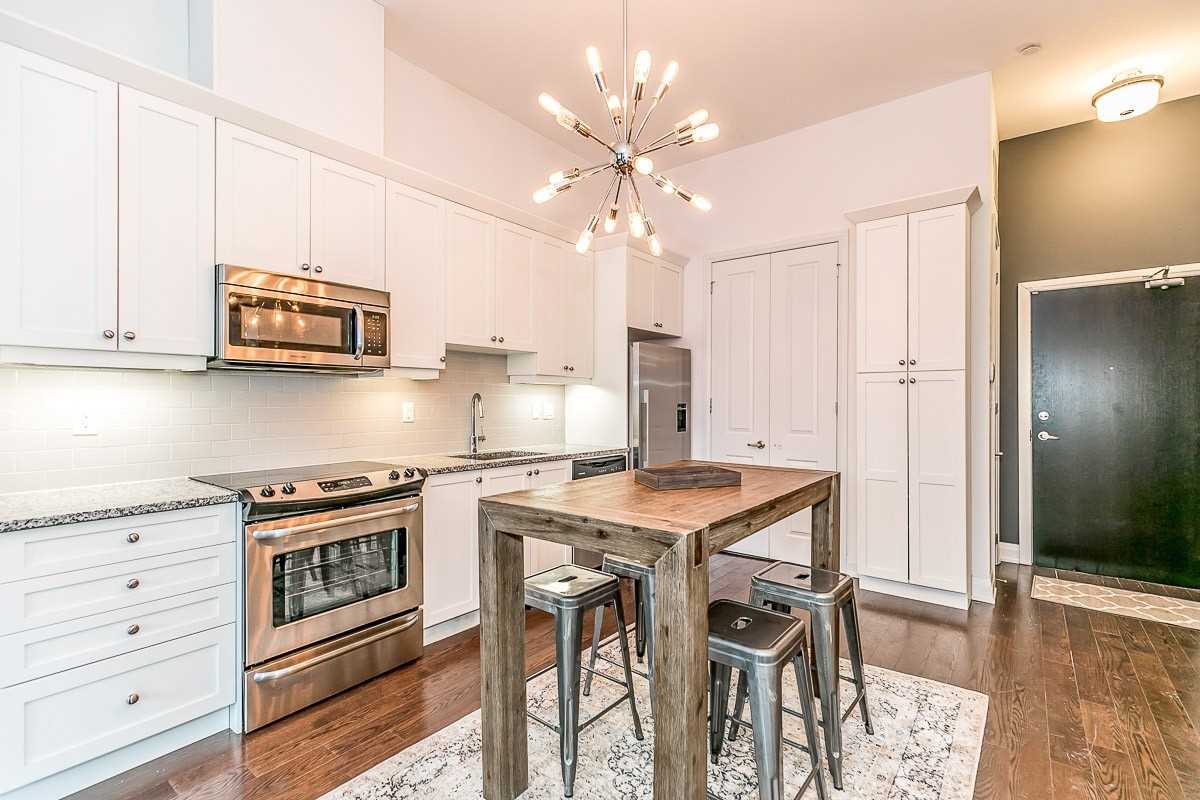 15277 Yonge St, #201