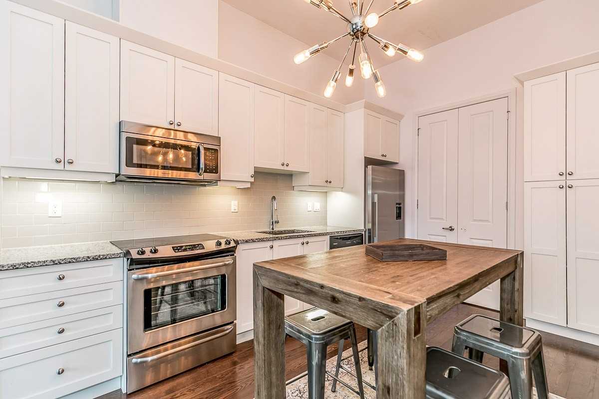 15277 Yonge St, #201