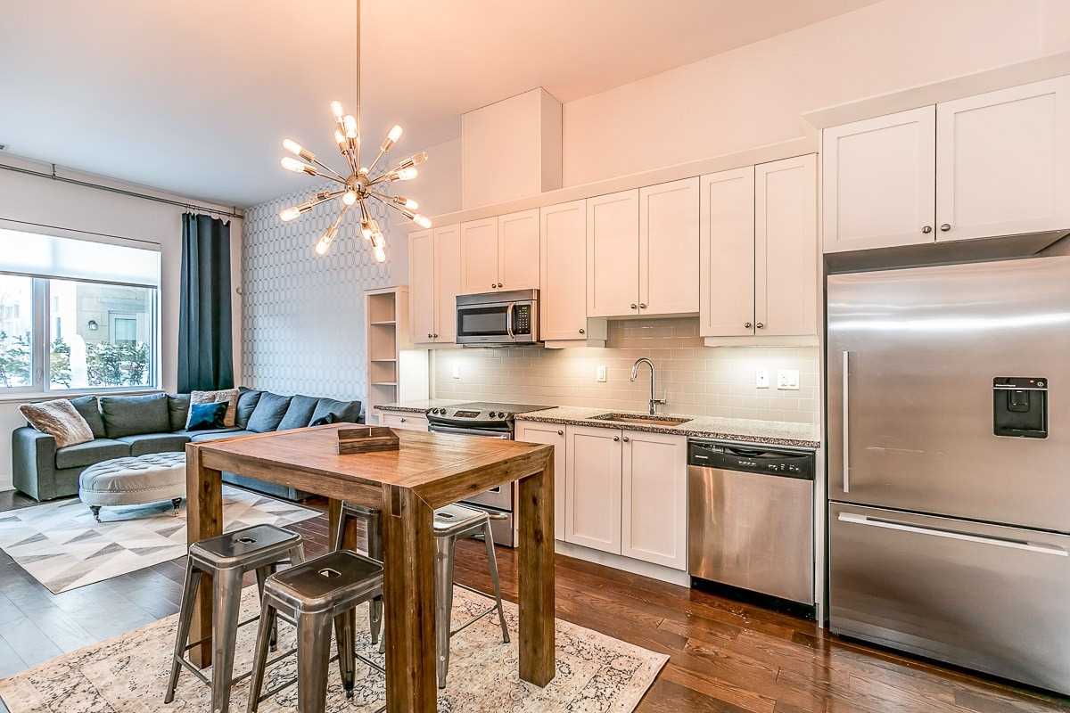 15277 Yonge St, #201