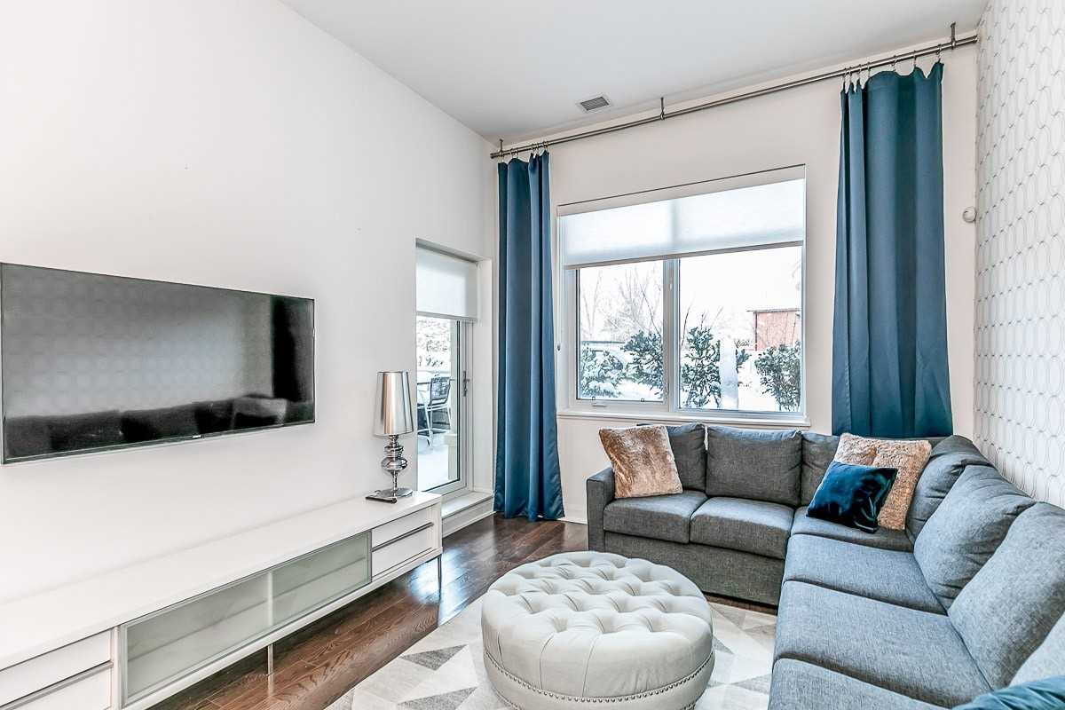 15277 Yonge St, #201