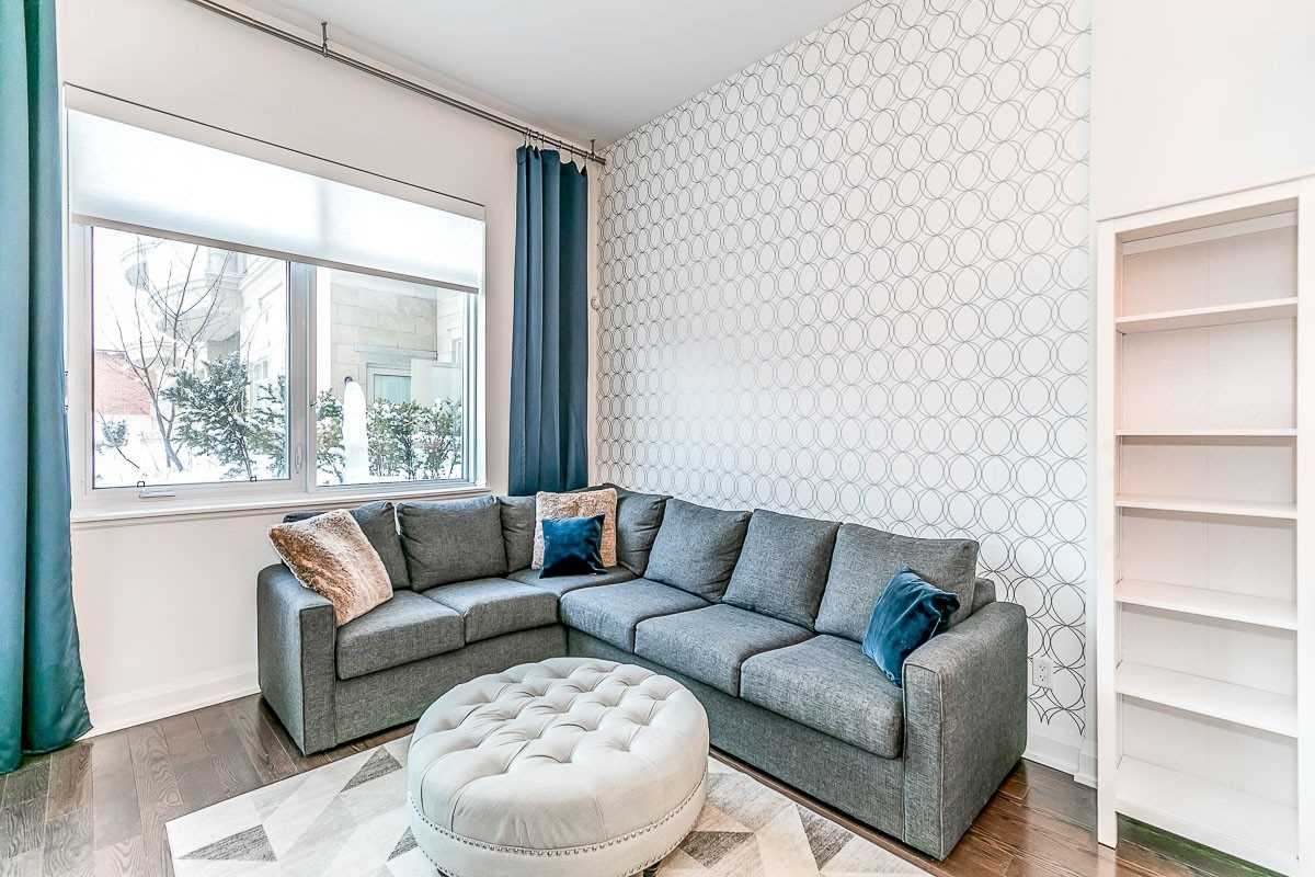15277 Yonge St, #201