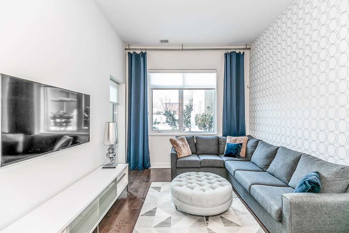 15277 Yonge St, #201